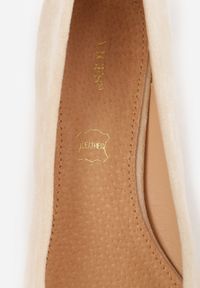 Born2be - Beżowe Klasyczne Czółenka na Obcasie ze Skórzaną Wkładką Savira. Okazja: na spotkanie biznesowe. Kolor: beżowy. Materiał: skóra. Obcas: na obcasie. Styl: klasyczny. Wysokość obcasa: niski #6