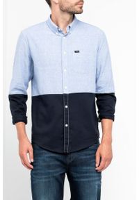 Lee - LEE BUTTON DOWN MĘSKA KOSZULA MATERIAŁOWA DUSTY BLUE L880ZLKH. Typ kołnierza: button down. Materiał: materiał #1