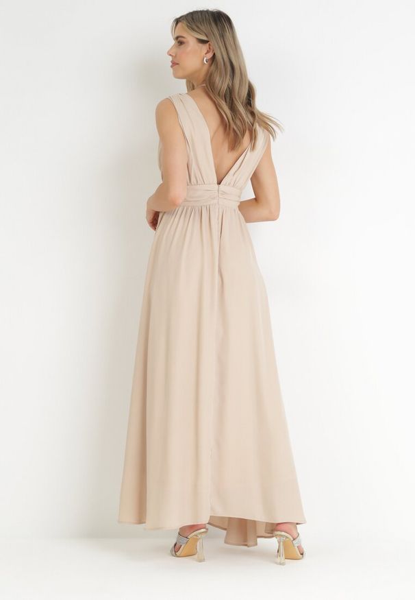 Born2be - Beżowa Rozkloszowana Sukienka na Ramiączkach Seraphineme. Kolor: beżowy. Długość rękawa: na ramiączkach. Styl: elegancki