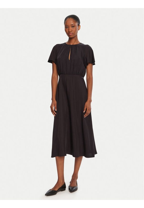 Armani Exchange Sukienka codzienna XW001025 AF16122 UC001 Czarny Regular Fit. Okazja: na co dzień. Kolor: czarny. Materiał: syntetyk. Typ sukienki: proste. Styl: casual