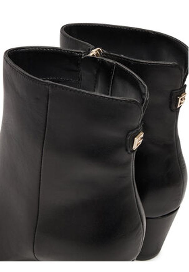 Guess Botki FLFHAL LEA10 Czarny. Kolor: czarny. Materiał: skóra