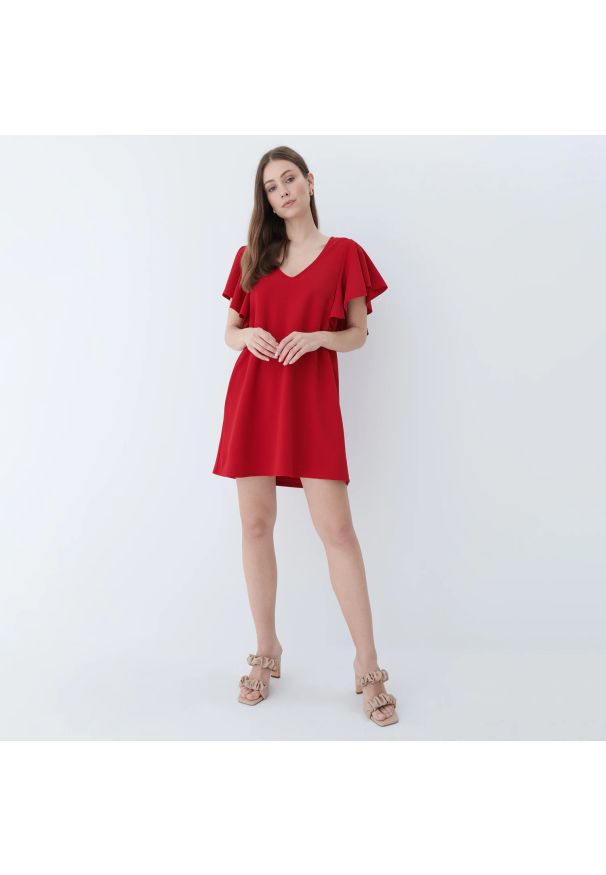 Mohito - Sukienka z ozdobnymi rękawami - Czerwony. Kolor: czerwony