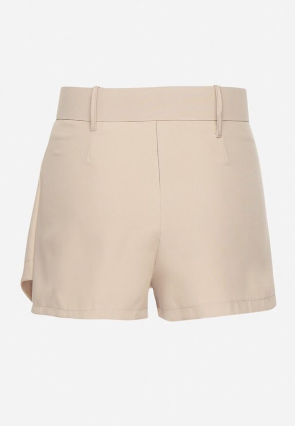 Born2be - Jasnobeżowe Szorty z Zakładką Imitującą Spódniczkę i Paskiem Halithiela. Okazja: na imprezę, na co dzień. Kolor: beżowy. Wzór: aplikacja. Sezon: lato. Styl: elegancki, casual, klasyczny