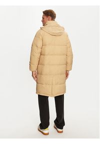 Tommy Jeans Płaszcz zimowy DM0DM20604 Beżowy Regular Fit. Kolor: beżowy. Materiał: syntetyk. Sezon: zima