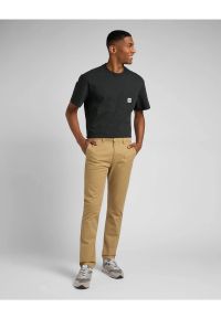 Lee - LEE MĘSKIE SPODNIE MATERIAŁOWE LEE SLIM CHINO CLAY L71LTY60 112324935. Materiał: materiał #3