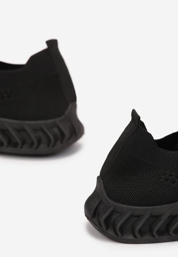 Born2be - Czarne Buty Sportowe Telephotis. Okazja: na co dzień. Zapięcie: bez zapięcia. Kolor: czarny. Materiał: materiał. Szerokość cholewki: normalna. Wzór: jednolity. Obcas: na płaskiej podeszwie. Sport: fitness