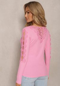 Renee - Różowa Prążkowana Bluzka z Koronkowymi Wstawkami Trevita. Kolor: różowy. Materiał: prążkowany, koronka #5