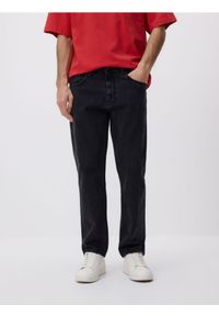 Reserved - Jeansy straight z efektem sprania - szary. Kolor: szary