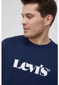 Levi's® - Levi's bluza męska kolor granatowy z nadrukiem. Okazja: na spotkanie biznesowe. Kolor: niebieski. Materiał: dzianina. Wzór: nadruk. Styl: biznesowy