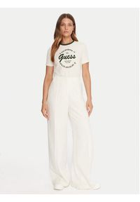 Guess T-Shirt V5BI03 J1314 Beżowy Slim Fit. Kolor: beżowy. Materiał: bawełna #5