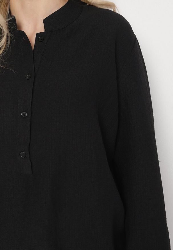 Born2be - Czarna Koszula z Podwijanymi Rękawami Ilanielis. Okazja: na co dzień. Kolor: czarny. Materiał: jeans. Styl: elegancki, casual