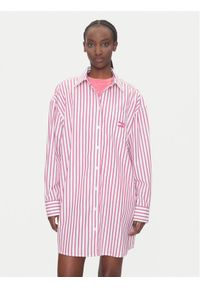 Tommy Jeans Sukienka koszulowa DW0DW21122 Różowy Relaxed Fit. Kolor: różowy. Materiał: bawełna. Typ sukienki: koszulowe