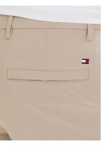 TOMMY HILFIGER - Tommy Hilfiger Chinosy Denton MW0MW43408 Beżowy Slim Fit. Kolor: beżowy. Materiał: syntetyk #4