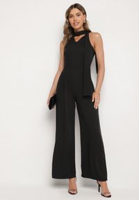 Born2be - Czarny Kombinezon Bez Rękawów z Ozdobnym Wiązaniem i Szerokimi Nogawkami Silarine. Okazja: na co dzień. Kolor: czarny. Materiał: jeans. Długość rękawa: bez rękawów. Styl: klasyczny, casual, elegancki, sportowy #3