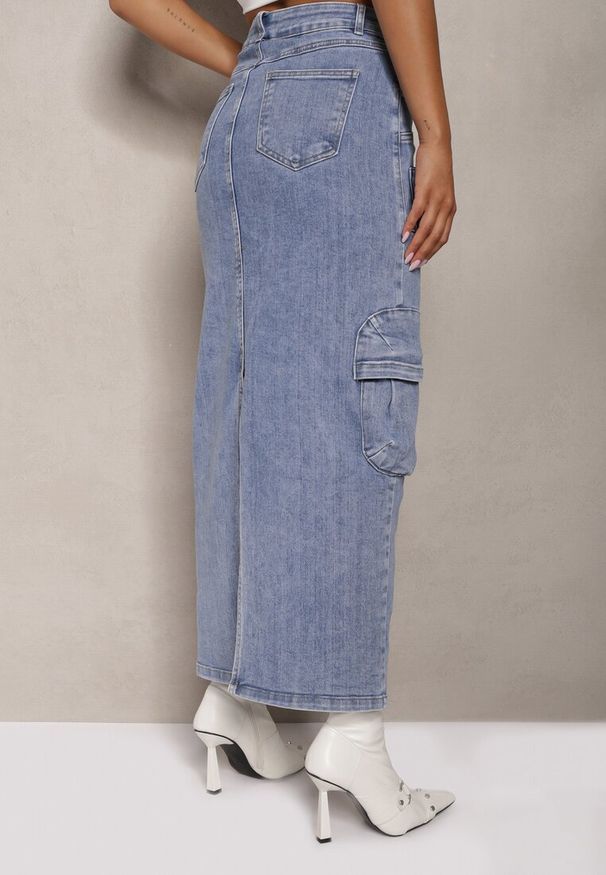 Renee - Jasnoniebieska Ołówkowa Spódnica Maxi z Bawełny z Kieszeniami Metrima. Okazja: na spacer, na co dzień. Kolor: niebieski. Materiał: bawełna. Styl: casual, elegancki