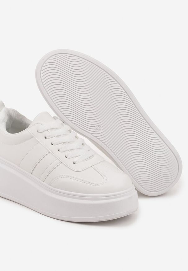 Renee - Białe Sneakersy Klasyczne Tenisówki na Grubej Podeszwie z Koturnem Adessia. Okazja: na spacer, na co dzień. Kolor: biały. Materiał: jeans. Obcas: na koturnie. Sport: turystyka piesza
