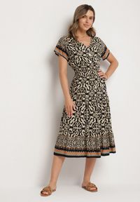 Born2be - Czarna Bawełniana Sukienka z Gumką w Talii i Guzikami Natiflione. Okazja: na co dzień. Typ kołnierza: dekolt w kształcie V. Kolor: czarny. Materiał: bawełna. Typ sukienki: oversize, rozkloszowane. Styl: casual, elegancki, klasyczny #4