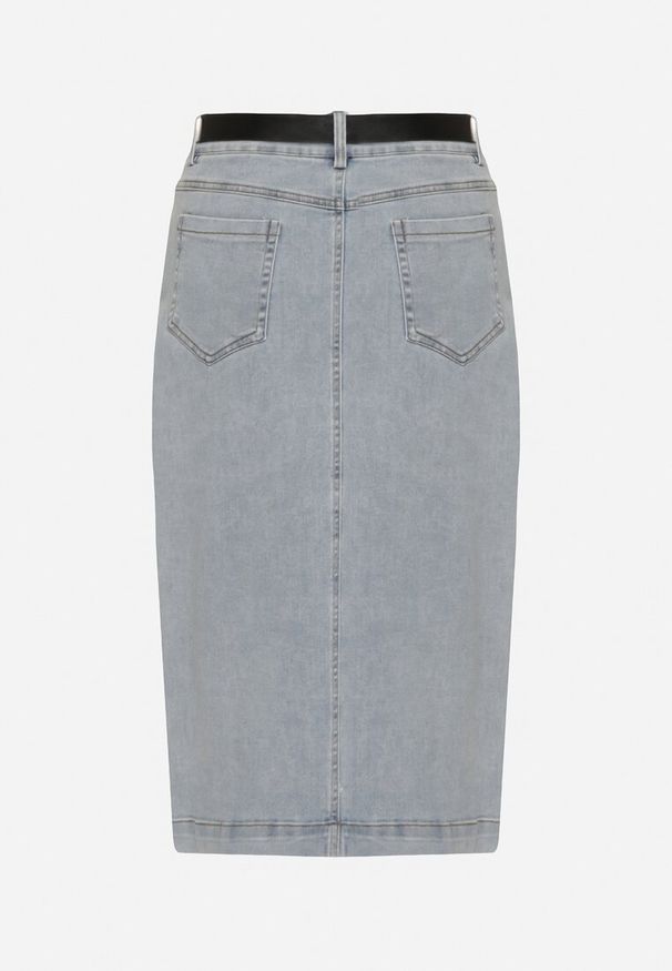 Born2be - Jasnoniebieska Bawełniana Spódnica Jeansowa o Ołówkowym Fasonie z Rozcięciem i Paskiem Ilovina. Okazja: na co dzień. Kolor: niebieski. Materiał: jeans, bawełna. Styl: elegancki, casual