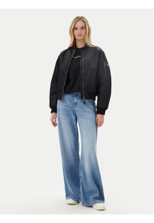 Guess Jeans Kurtka bomber W5RL81 WHAA2 Czarny Regular Fit. Kolor: czarny. Materiał: syntetyk
