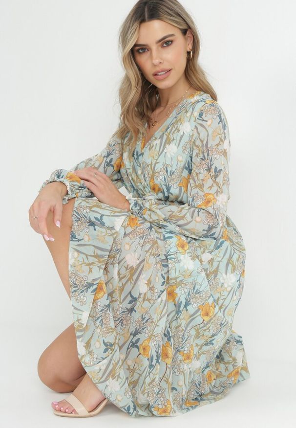 Born2be - Miętowa Sukienka z Gumką w Pasie w Kwiaty Marias. Kolor: miętowy. Wzór: kwiaty. Sezon: lato, wiosna