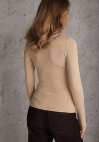 Renee - Beżowa Bluzka z Elastycznego Materiału o Kwadratowym Dekolcie z Wiskozą Nemosa. Typ kołnierza: dekolt kwadratowy. Kolor: beżowy. Materiał: wiskoza, materiał. Długość rękawa: długi rękaw. Długość: długie #8