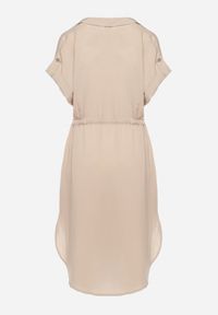 Born2be - Beżowa Koszulowa Sukienka Midi z Wiskozy na Guziki z Troczkiem i Wycięciami Alicana. Typ kołnierza: kołnierzyk klasyczny. Kolor: beżowy. Materiał: wiskoza. Typ sukienki: koszulowe. Styl: klasyczny. Długość: midi #7