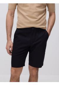Reserved - Szorty chino regular - czarny. Kolor: czarny. Materiał: len, bawełna
