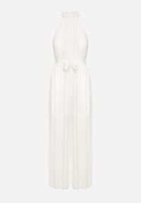 Born2be - Biały Taliowany Kombinezon z Dekoltem Typu Halter z Gumką w Pasie i Materiałowym Paskiem Xolefia. Okazja: na imprezę, na co dzień. Kolor: biały. Materiał: materiał. Styl: elegancki, casual #5