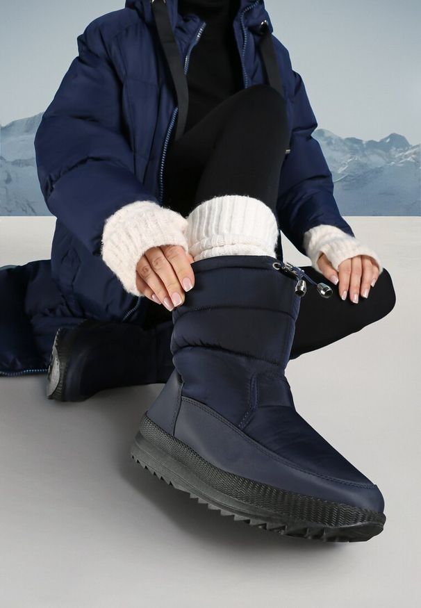 Born2be - Granatowe Śniegowce Kenthurst. Wysokość cholewki: za kostkę. Zapięcie: zamek. Kolor: niebieski. Szerokość cholewki: normalna. Wzór: aplikacja. Sezon: zima. Obcas: na platformie