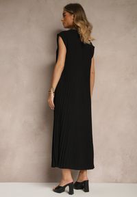 Renee - Czarna Sukienka Ozdobiona Plisami Mavellea. Okazja: na co dzień. Kolor: czarny. Wzór: aplikacja. Typ sukienki: proste. Styl: klasyczny, elegancki, casual #5