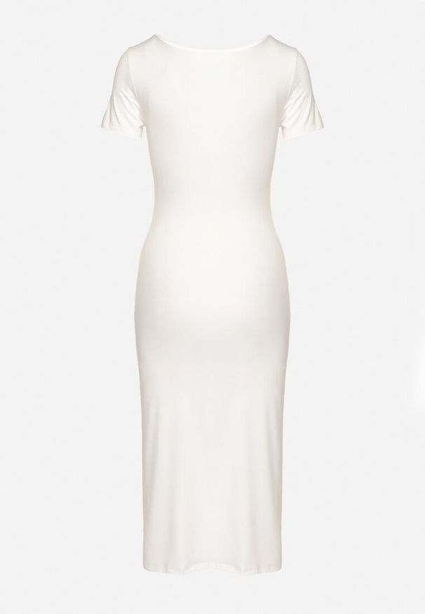 Born2be - Biała Dopasowana Sukienka z Marszczeniem i Dłuższym Tyłem Lilate. Kolor: biały. Materiał: dzianina, wiskoza. Sezon: lato. Typ sukienki: asymetryczne. Styl: elegancki