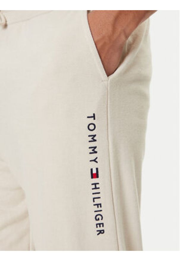 TOMMY HILFIGER - Tommy Hilfiger Spodnie dresowe UM0UM03664 Écru Regular Fit. Materiał: syntetyk, bawełna
