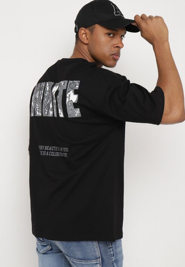 Born2be - Czarna Bawełniana Koszulka T-shirt z Ozdobnym Nadrukiem Sanestia. Okazja: na co dzień. Kolor: czarny. Materiał: bawełna. Wzór: nadruk. Styl: casual, elegancki, klasyczny