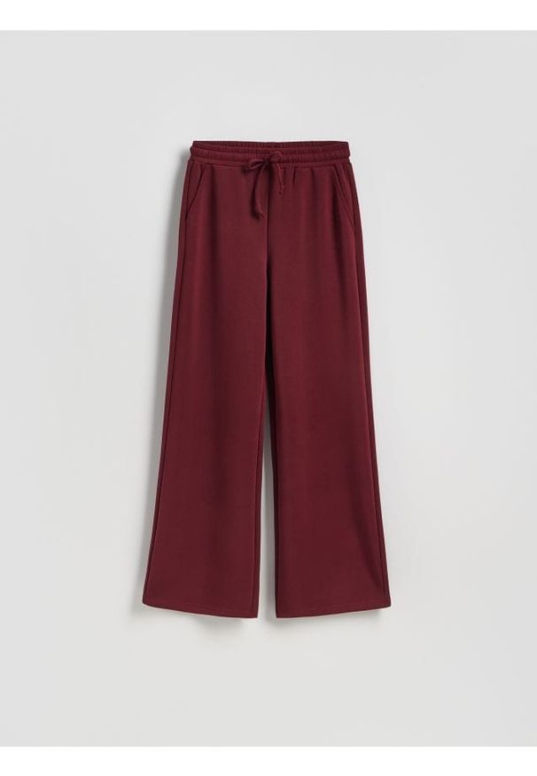 Reserved - Spodnie z szeroką nogawką - bordowy. Kolor: czerwony. Materiał: dzianina