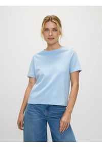 Reserved - T-shirt regular - jasnoniebieski. Kolor: niebieski. Materiał: bawełna, dzianina. Wzór: gładki #1