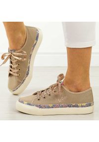Khaki trampki damskie Lee Cooper 3643. Okazja: na co dzień, na spacer. Kolor: brązowy. Materiał: tkanina. Szerokość cholewki: normalna. Sezon: wiosna, lato. Styl: klasyczny, casual