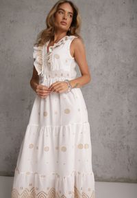 Renee - Biało-Beżowa Sukienka na Lato Boho z Bawełny w Haftowane Wzory z Falbanką Alemite. Typ kołnierza: kołnierz z falbankami. Kolor: biały. Materiał: bawełna. Wzór: haft. Sezon: lato. Typ sukienki: proste. Styl: boho. Długość: maxi #2