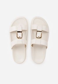 Born2be - Białe Klapki z Ozdobną Klamrą i Paskiem Kaidine. Okazja: na co dzień. Kolor: biały. Materiał: jeans. Sezon: lato. Styl: casual, klasyczny #4