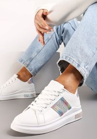 Renee - Białe Sneakersy z Metalicznymi Wstawkami i Cyrkoniami na Grubej Podeszwie Wirela. Kolor: biały #1