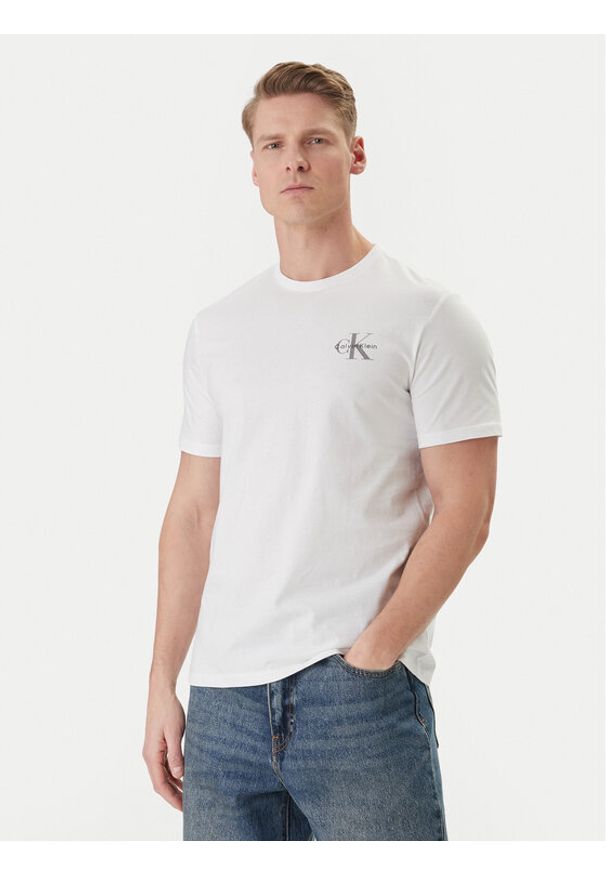 Calvin Klein Jeans T-Shirt LV04RF278G Biały Regular Fit. Kolor: biały. Materiał: bawełna
