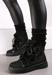 Born2be - Czarne Śniegowce Ozdobione Futerkiem Przy Sznurowaniu Avionea. Okazja: na spacer, na co dzień. Kolor: czarny. Materiał: futro. Wzór: aplikacja. Styl: casual #1