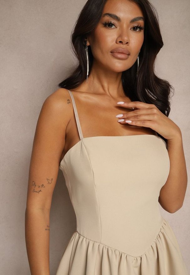 Renee - Beżowa Rozkloszowana Sukienka z Gorsetową Górą na Ramiączkach Leannith. Typ kołnierza: dekolt gorset. Kolor: beżowy. Długość rękawa: na ramiączkach. Typ sukienki: gorsetowe