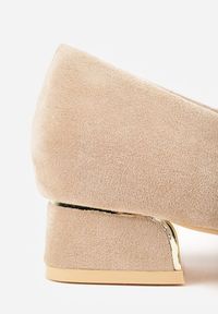 Renee - Ciemnobeżowe Czółenka na Słupku Vices z Wkładką ze Skóry Naturalnej Anniriel. Okazja: na spotkanie biznesowe, do pracy. Kolor: beżowy. Materiał: skóra. Obcas: na słupku. Styl: biznesowy, klasyczny, wizytowy. Wysokość obcasa: średni #6