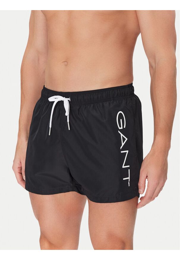 GANT - Gant Szorty kąpielowe 920006200 Czarny Regular Fit. Kolor: czarny. Materiał: syntetyk