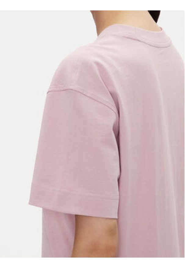 Lee T-Shirt Pocket 112363619 Fioletowy Relaxed Fit. Kolor: fioletowy. Materiał: bawełna