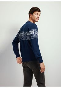 Ochnik - Granatowy sweter męski ze wzorem. Kolor: niebieski. Materiał: bawełna. Sezon: zima, jesień. Styl: elegancki, klasyczny #3