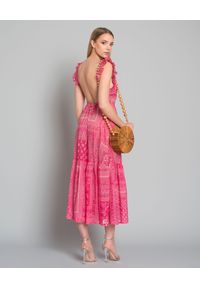 ANJUNA - Różowa sukienka maxi. Typ kołnierza: kołnierz z falbankami. Kolor: różowy, wielokolorowy, fioletowy. Materiał: bawełna. Długość rękawa: na ramiączkach. Wzór: aplikacja. Typ sukienki: dopasowane, rozkloszowane. Długość: maxi #5