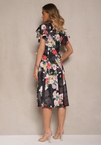 Renee - Czarna Kopertowa Sukienka w Kwiaty Atesalia. Okazja: na co dzień, na wesele, na imprezę, na ślub cywilny. Kolor: czarny. Wzór: kwiaty. Sezon: wiosna. Typ sukienki: kopertowe. Styl: klasyczny, casual, elegancki #4