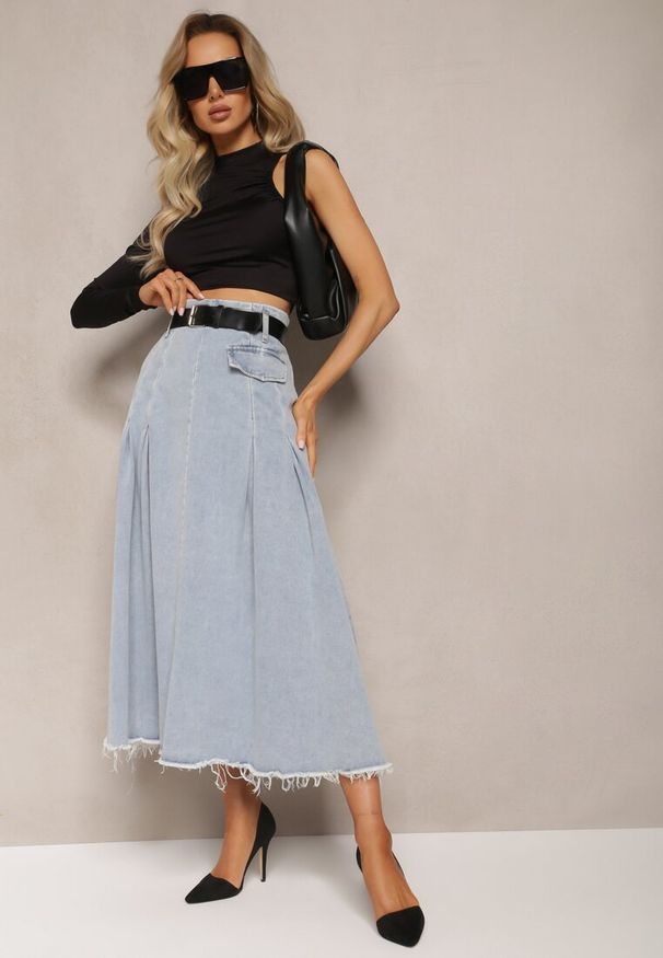 Renee - Jasnoniebieska Rozkloszowana Spódnica Jeansowa z Paskiem w Komplecie Grinna. Kolor: niebieski. Materiał: jeans