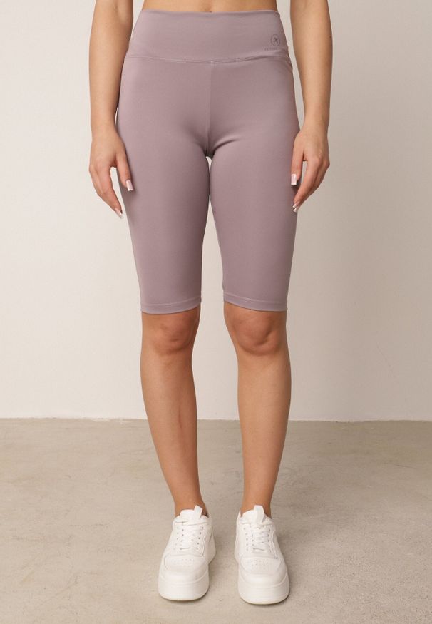 Born2be - Jasnofioletowe Szorty Kolarki z Wysokim Stanem i Modelującym Pasem Toadgrass. Stan: podwyższony. Kolor: fioletowy. Styl: elegancki